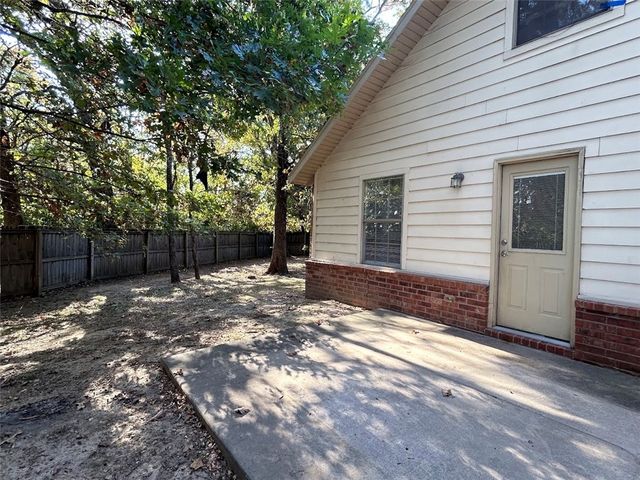 34 S Woodsprings Drive, Fayetteville, AR 72701