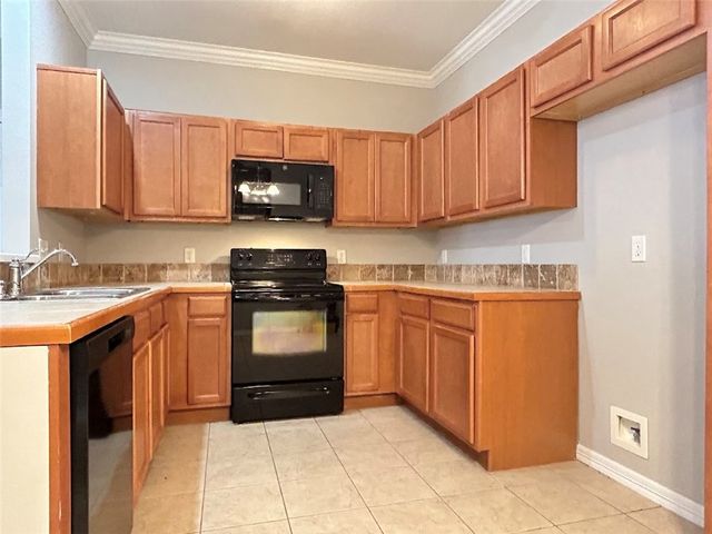 34 S Woodsprings Drive, Fayetteville, AR 72701