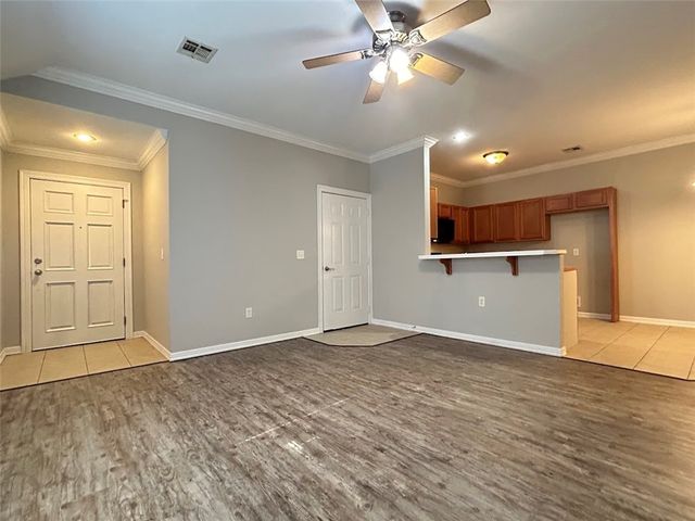 34 S Woodsprings Drive, Fayetteville, AR 72701