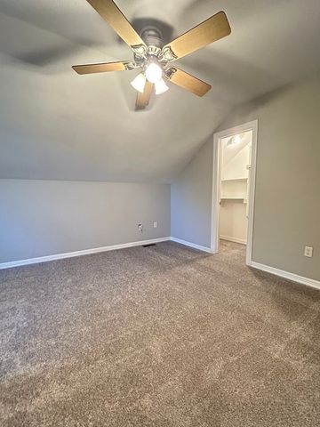 34 S Woodsprings Drive, Fayetteville, AR 72701