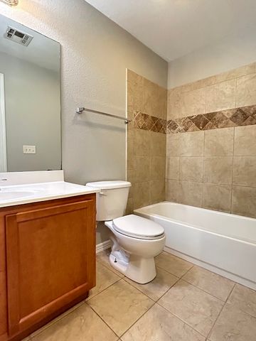 34 S Woodsprings Drive, Fayetteville, AR 72701