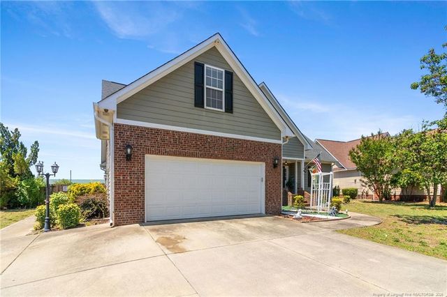 1225 Thistle Gold Drive, Hope Mills, NC 28348