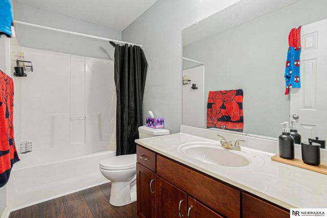 3864 S 190th Street, Omaha, NE 68130