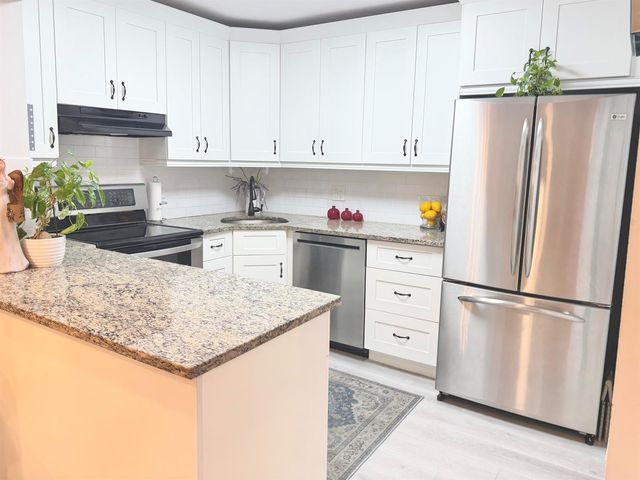 301 Knotty Pine Circle B-2, Greenacres, FL 33463