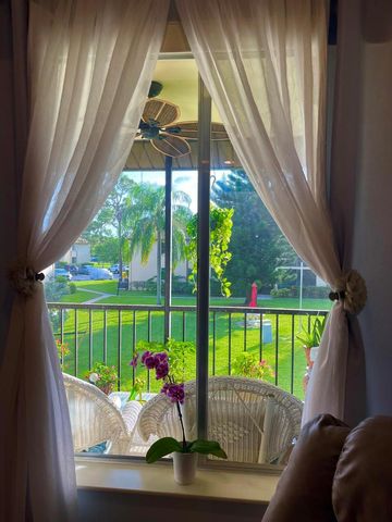 301 Knotty Pine Circle B-2, Greenacres, FL 33463