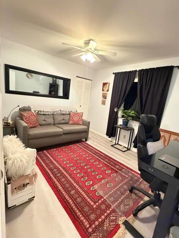 301 Knotty Pine Circle B-2, Greenacres, FL 33463