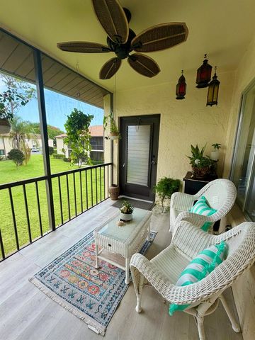 301 Knotty Pine Circle B-2, Greenacres, FL 33463
