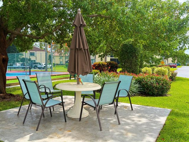 301 Knotty Pine Circle B-2, Greenacres, FL 33463