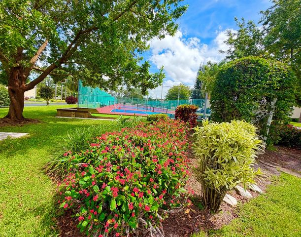 301 Knotty Pine Circle B-2, Greenacres, FL 33463