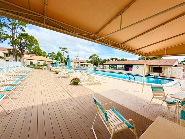 301 Knotty Pine Circle B-2, Greenacres, FL 33463