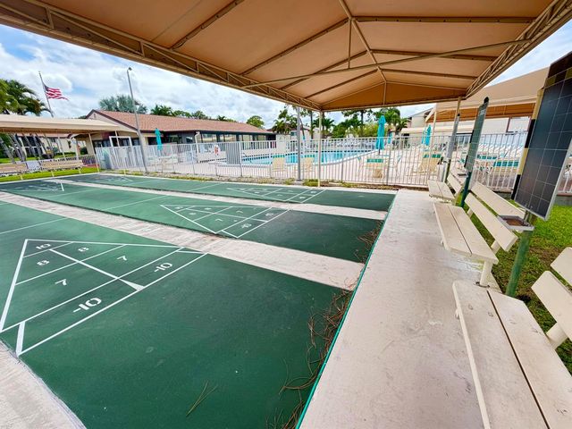 301 Knotty Pine Circle B-2, Greenacres, FL 33463