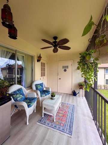 301 Knotty Pine Circle B-2, Greenacres, FL 33463