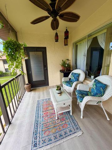 301 Knotty Pine Circle B-2, Greenacres, FL 33463