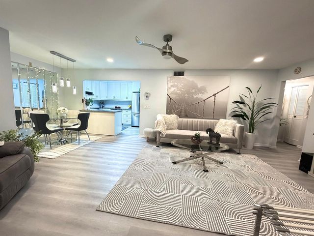 301 Knotty Pine Circle B-2, Greenacres, FL 33463