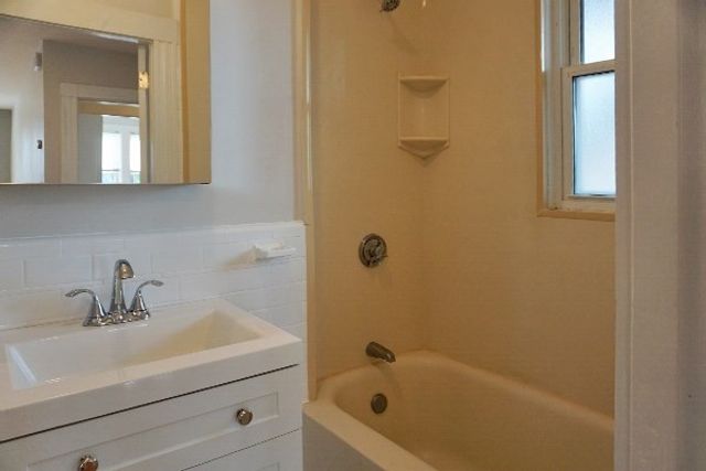 2 Ivaloo St 6B, Somerville, MA 02143