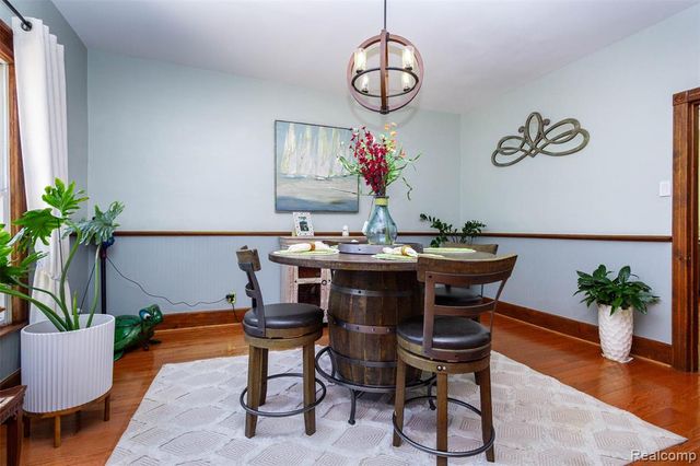 33709 Grand River Avenue, Farmington, MI 48335