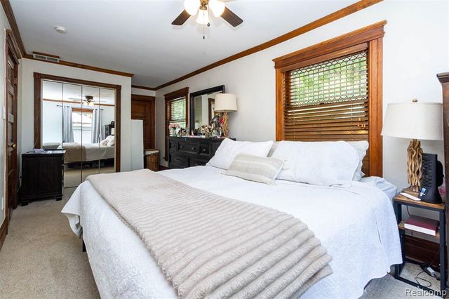 33709 Grand River Avenue, Farmington, MI 48335