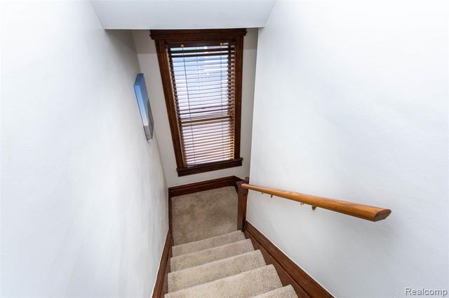 33709 Grand River Avenue, Farmington, MI 48335