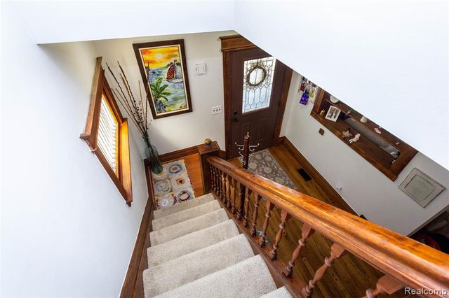 33709 Grand River Avenue, Farmington, MI 48335
