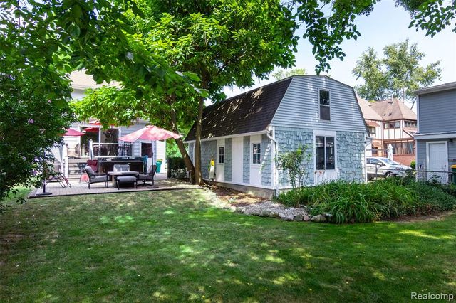 33709 Grand River Avenue, Farmington, MI 48335
