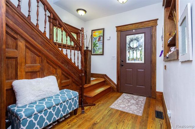 33709 Grand River Avenue, Farmington, MI 48335