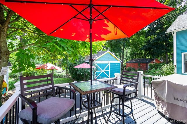33709 Grand River Avenue, Farmington, MI 48335