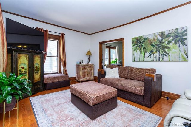 33709 Grand River Avenue, Farmington, MI 48335