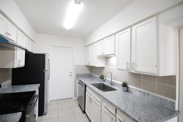 6207 Grandvale Drive, Houston, TX 77072