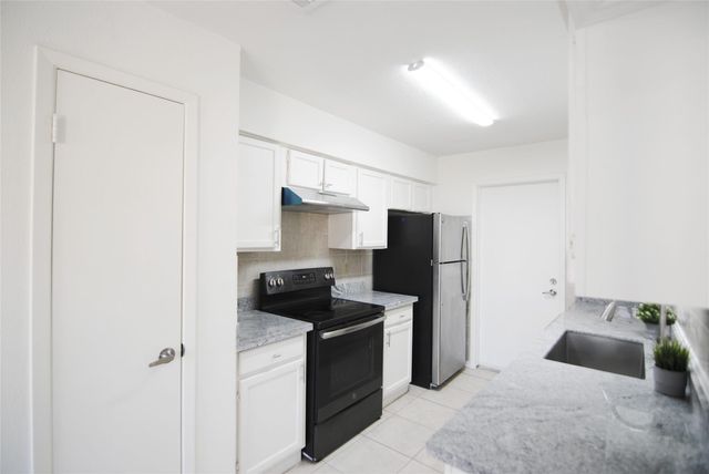 6207 Grandvale Drive, Houston, TX 77072