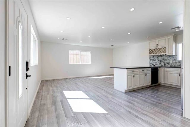 8812 Laurel Canyon Boulevard, Sun Valley, CA 91352