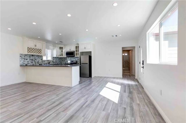 8812 Laurel Canyon Boulevard, Sun Valley, CA 91352