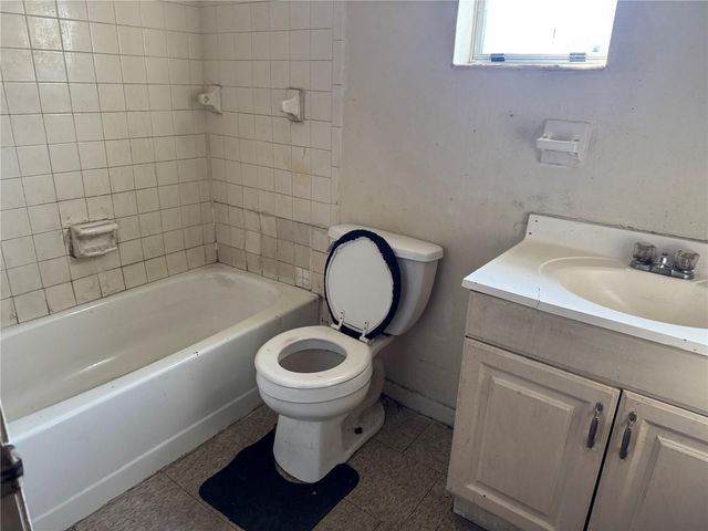 1049 PLATEAU AVENUE, Lakeland, FL 33815