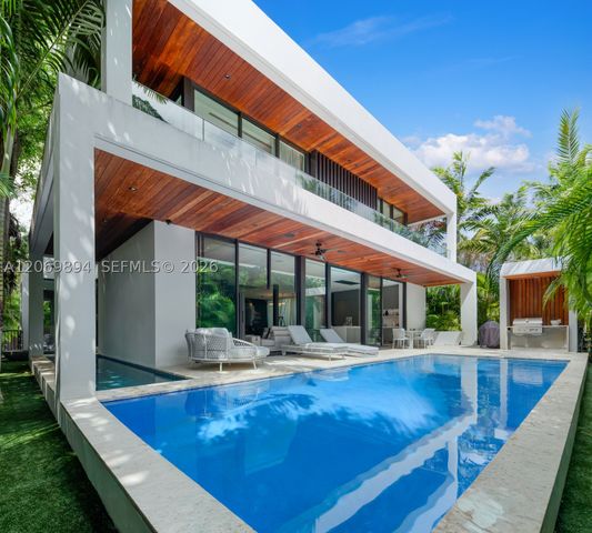 6015 N Bay Rd, Miami Beach, FL 33140