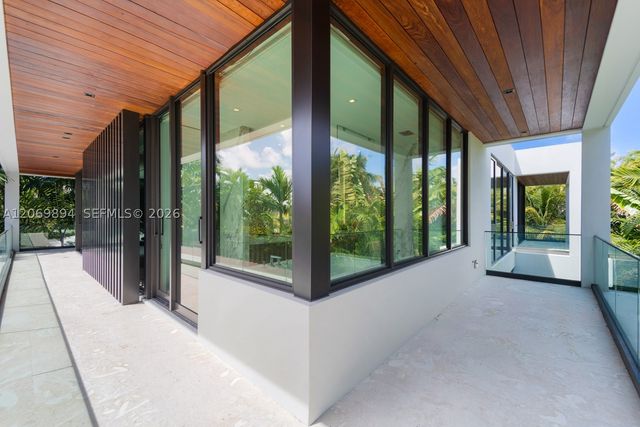 6015 N Bay Rd, Miami Beach, FL 33140