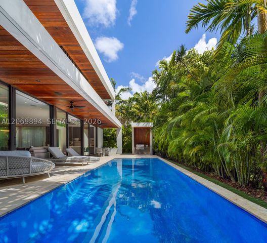 6015 N Bay Rd, Miami Beach, FL 33140