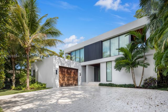 6015 N Bay Rd, Miami Beach, FL 33140