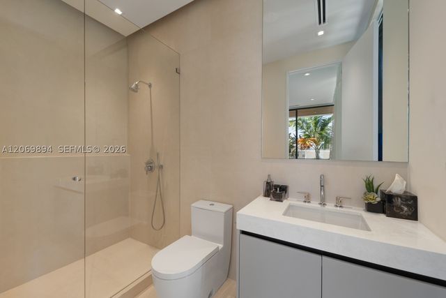 6015 N Bay Rd, Miami Beach, FL 33140