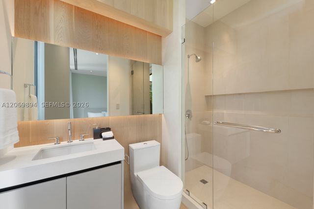 6015 N Bay Rd, Miami Beach, FL 33140