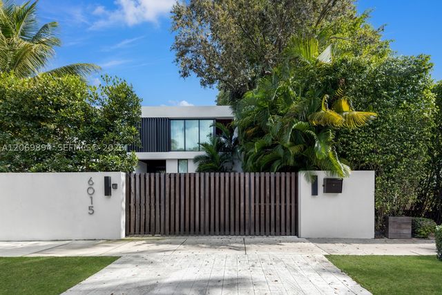 6015 N Bay Rd, Miami Beach, FL 33140