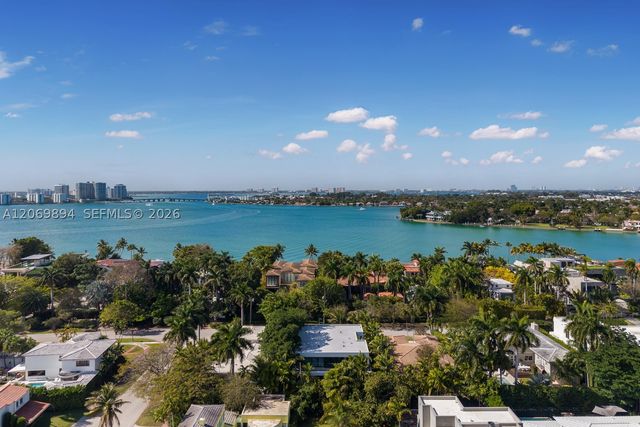 6015 N Bay Rd, Miami Beach, FL 33140