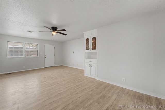 12114 E 21 Place S, Tulsa, OK 74129