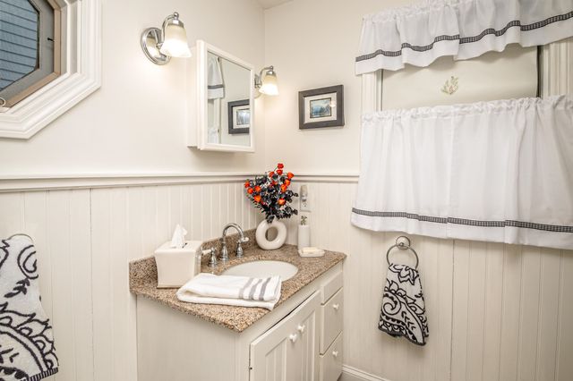 28 Washington Avenue, Bartlett, NH 03845