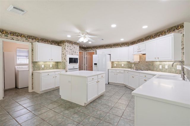 314 Winding Oak Lane S, League City, TX 77573