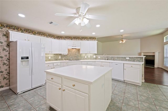 314 Winding Oak Lane S, League City, TX 77573