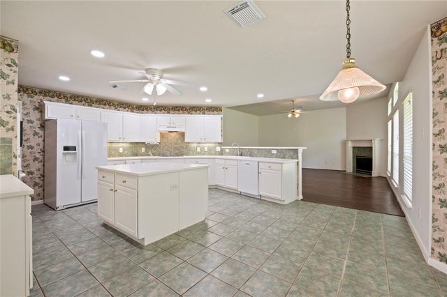 314 Winding Oak Lane S, League City, TX 77573