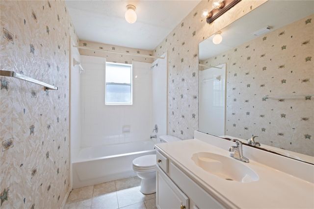 314 Winding Oak Lane S, League City, TX 77573