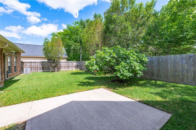314 Winding Oak Lane S, League City, TX 77573