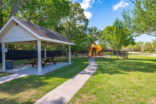 314 Winding Oak Lane S, League City, TX 77573