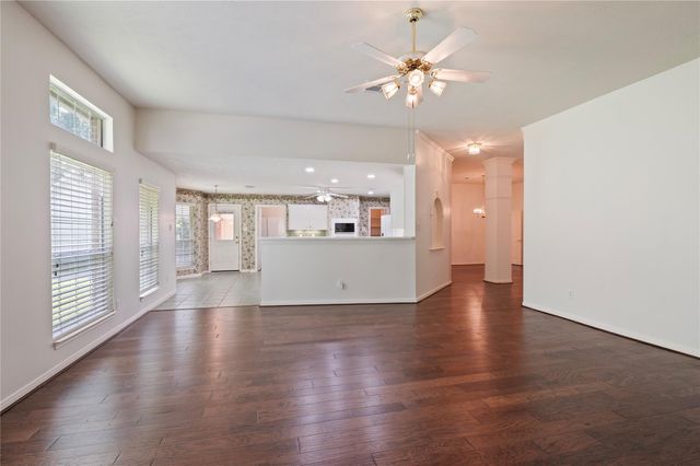 314 Winding Oak Lane S, League City, TX 77573