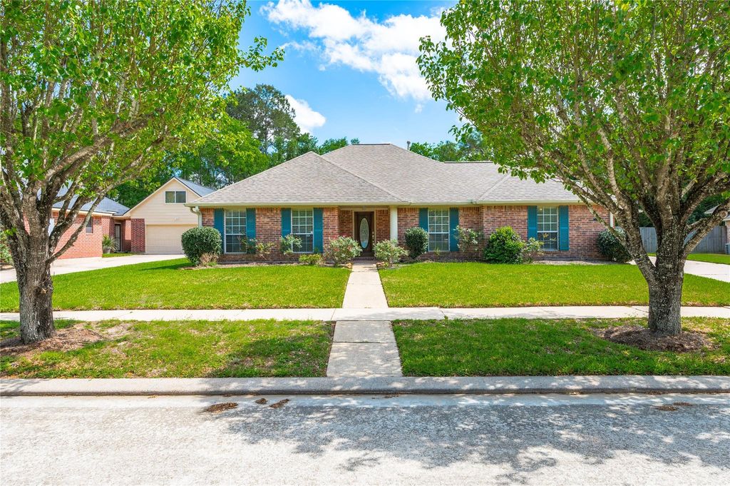 314 Winding Oak Lane S, League City, TX 77573